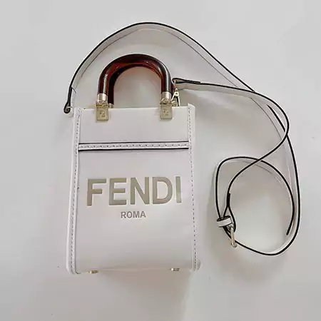 フェンディ ハンドバッグ