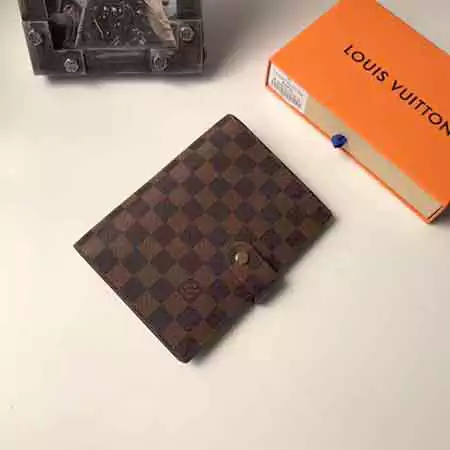 ルイヴィトン 手帳カバー