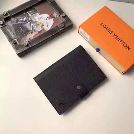 ルイヴィトン 手帳カバー