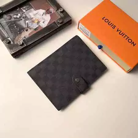 ルイヴィトン 手帳カバー