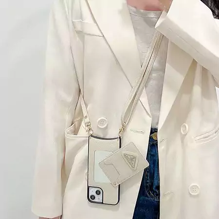 Prada iphone16ケースミラー付き