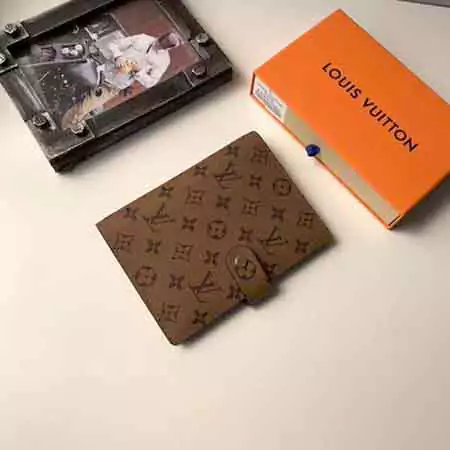 ルイヴィトン 手帳カバー
