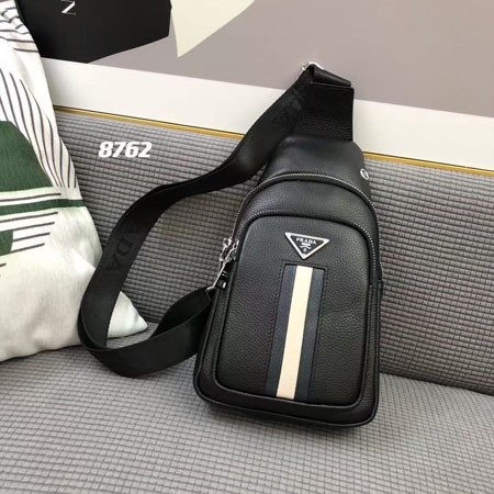 PRADA ボディバッグ