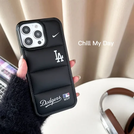 NIKE iphone 17 ケース ダウンジャケット