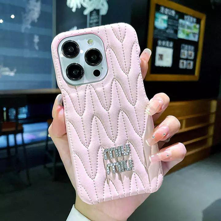 ブランド miumiu iphone15 スマホケース ラインストーン付き