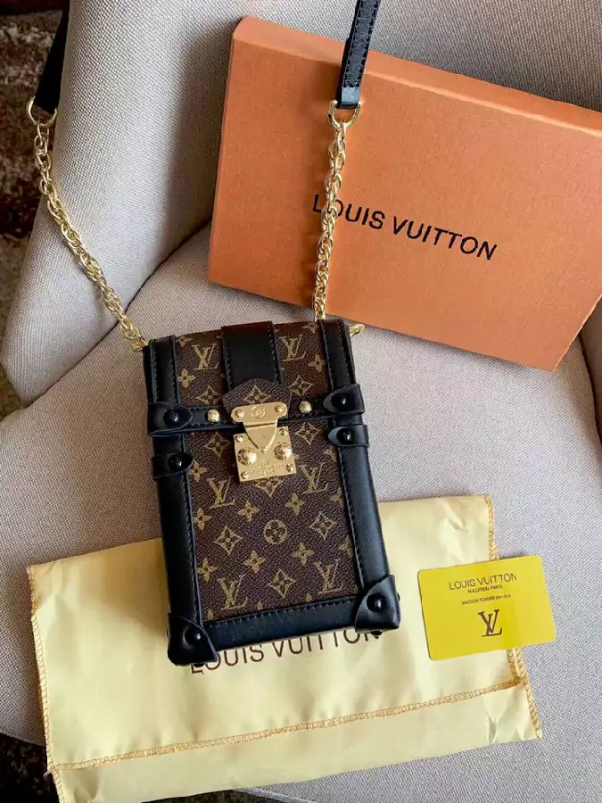 LOUIS VUITTON スマホポーチ