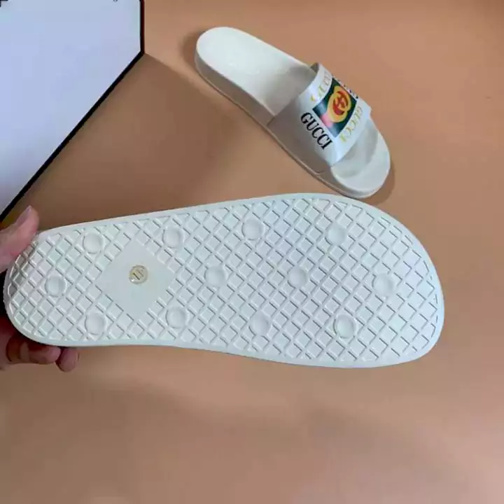 グッチ サンダル コピー