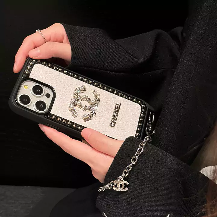 chanel iphone16 proカバー チェーン付き