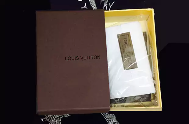 LOUIS VUITTON キーケース