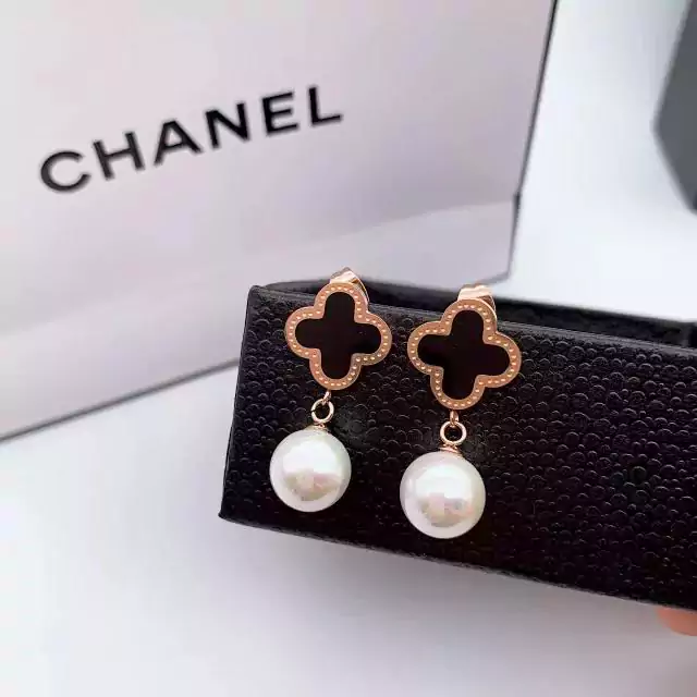 LV 4葉のクローバー ピアス