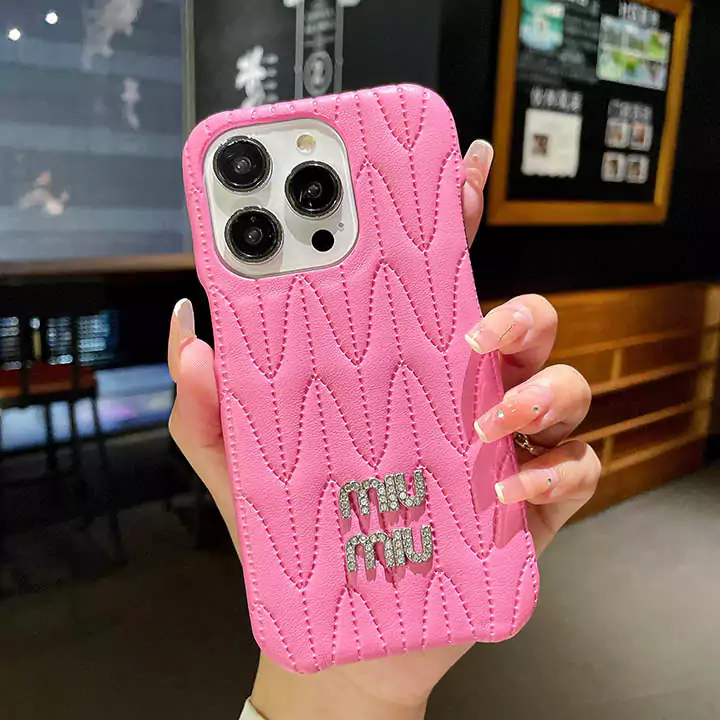 ブランド miumiu iphone15 スマホケース ラインストーン付き