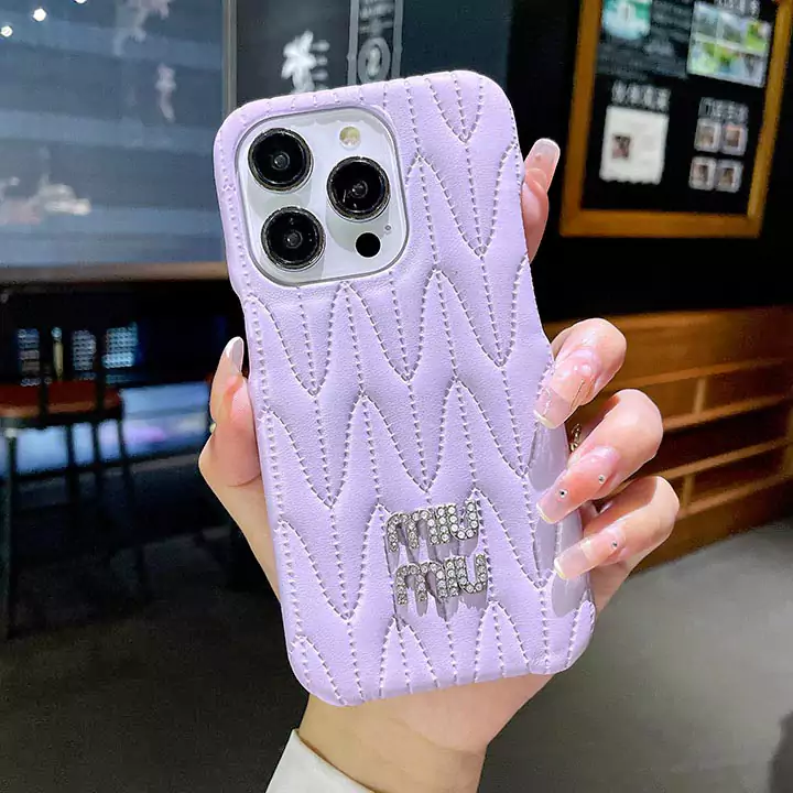 ブランド miumiu iphone15 スマホケース ラインストーン付き