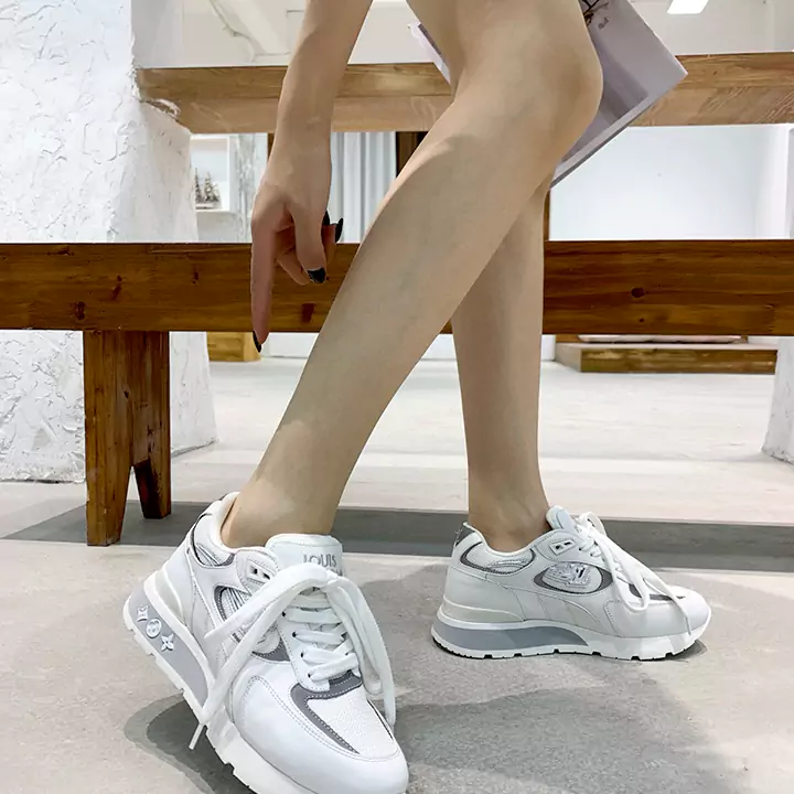 ルイヴィトン スニーカー オレンジ