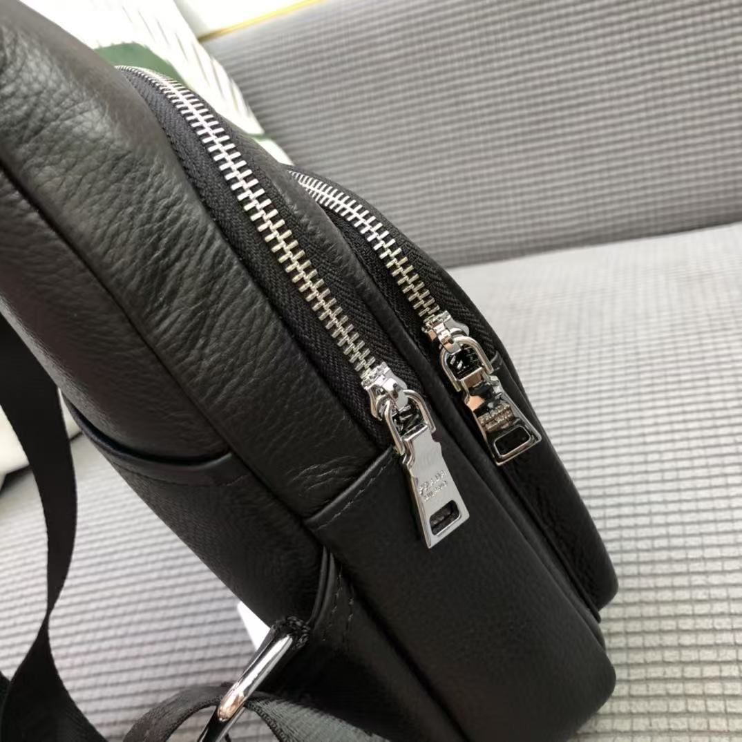 PRADA ベルトバッグ