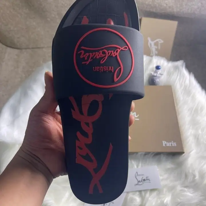 Christian Louboutin サンダル コピー