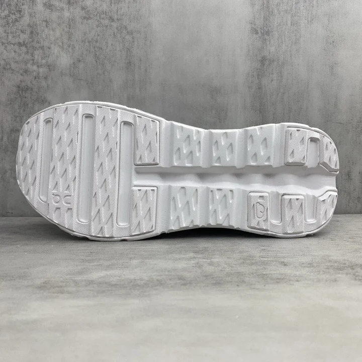 ロエベ スニーカー メンズ 人気