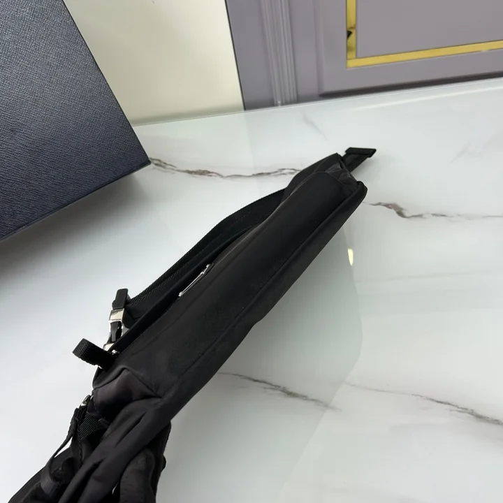 プラダ ベルトバッグ