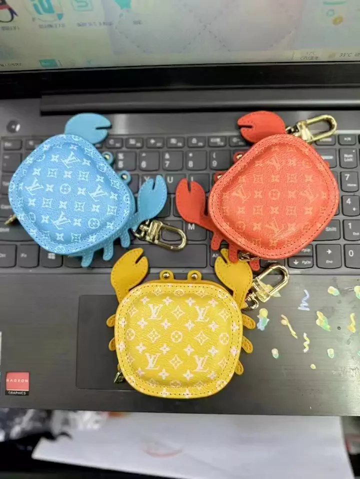 ルイヴィトン Air Pods 4 ケース カラビナ付き