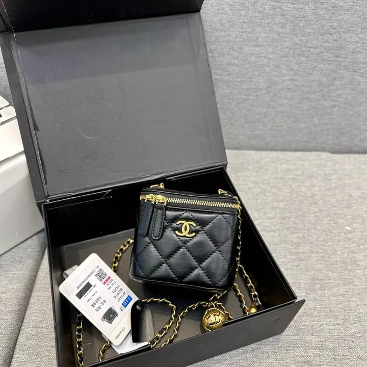 CHANEL チェーンバッグ