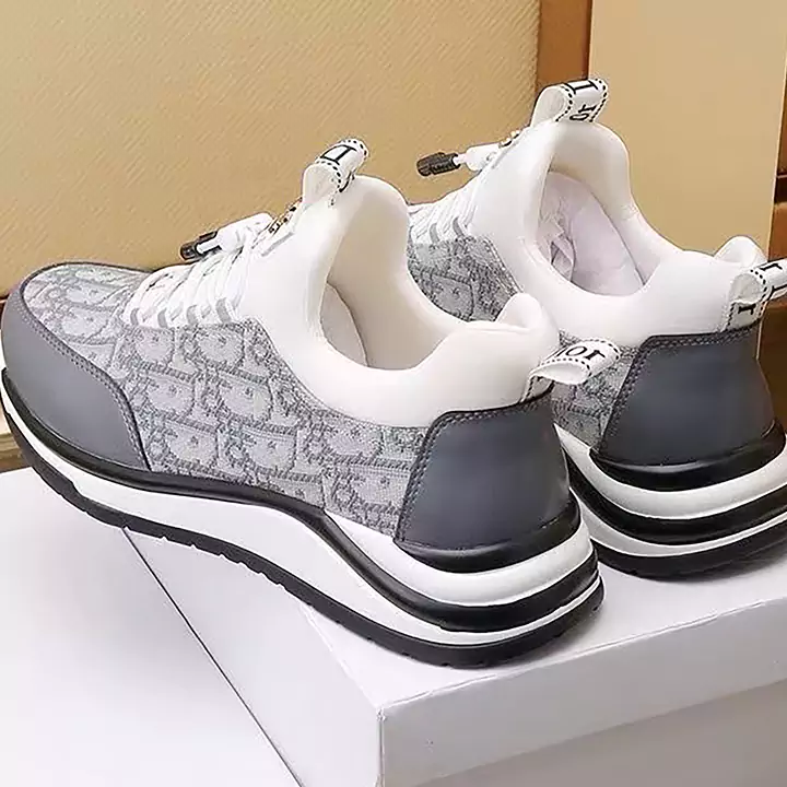 ディオール ブラック スニーカー
