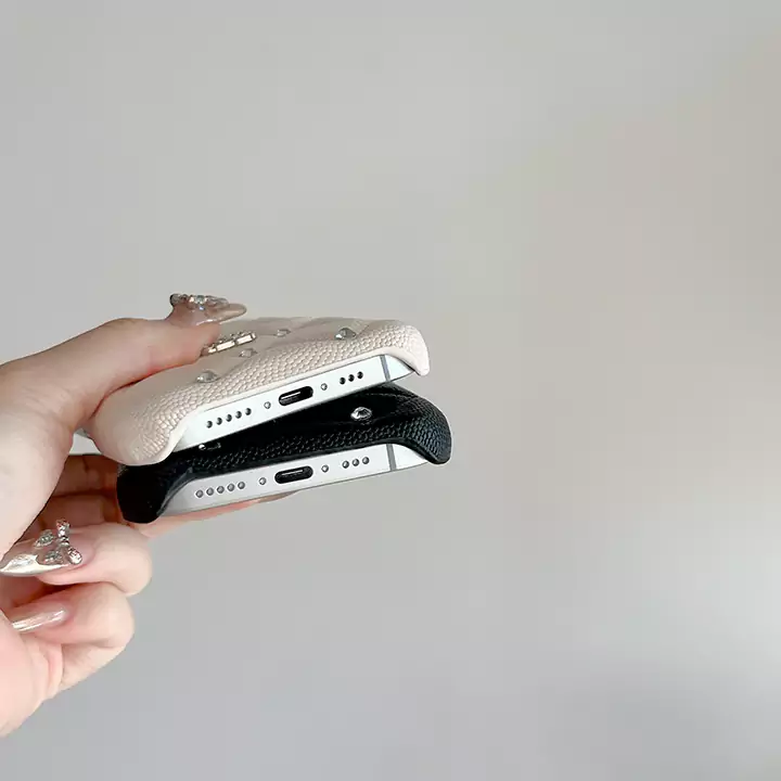 chanel iphone16 proケース ラインストーン付き