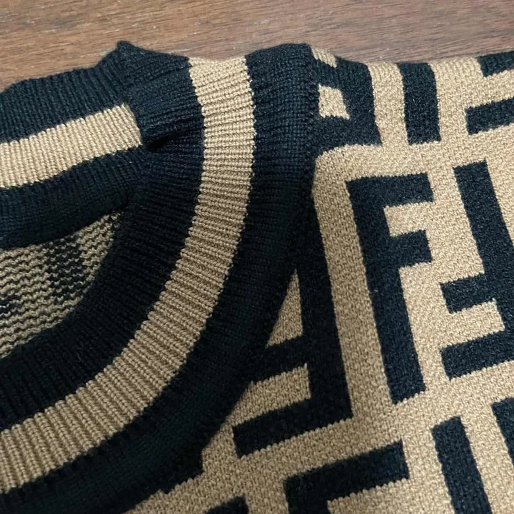 フェンディ クルーネック ニット