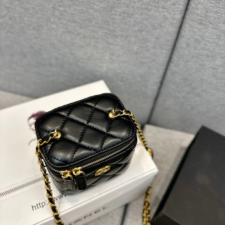 CHANEL バニティケース