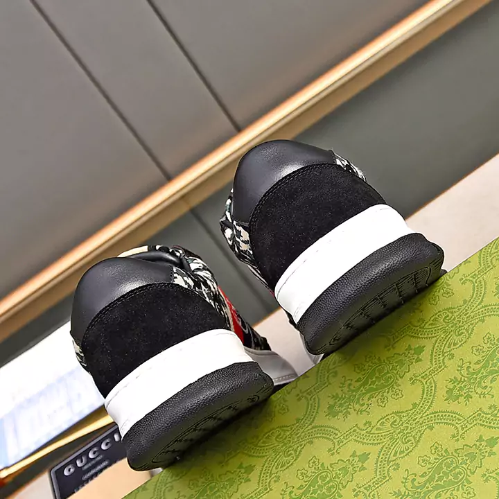 gucci シグネチャー スニーカー