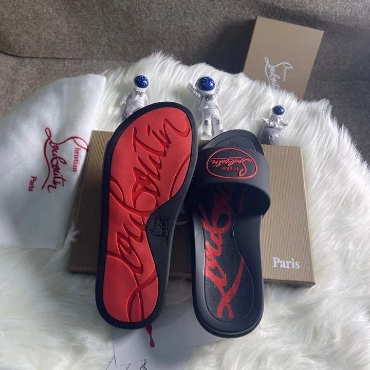 Christian Louboutin サンダル コピー