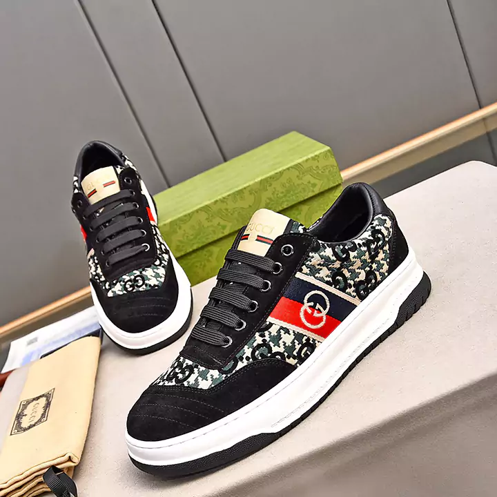 gucci シグネチャー スニーカー