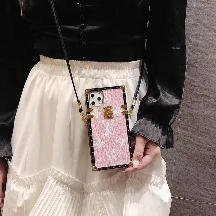 芸能人 ルイヴィトンiphone16 pro maxケース