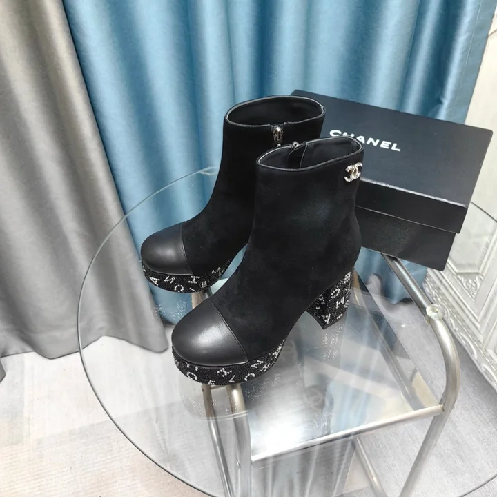 シャネル ショートブーツ レザー