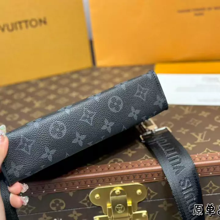LOUIS VUITTON ショルダー バッグ メンズ