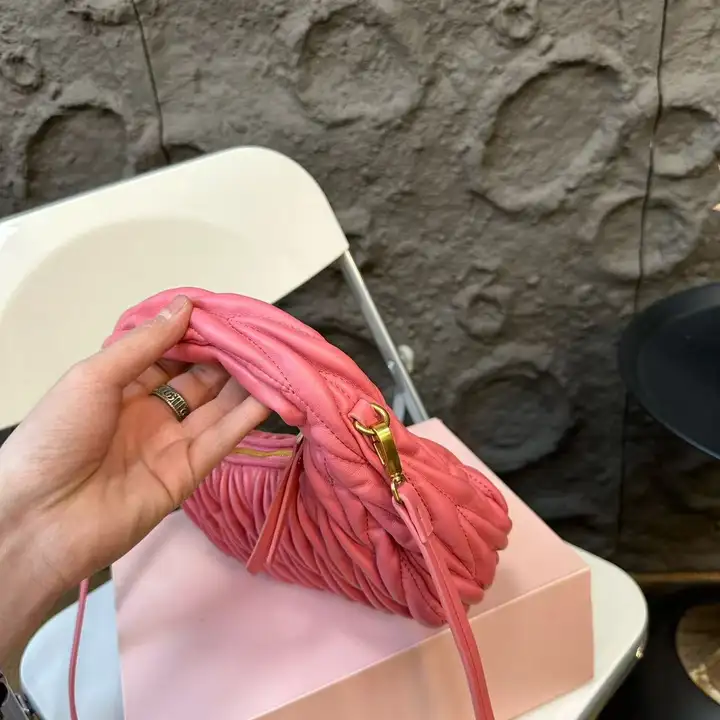 miumiu ホーボーミニバッグ