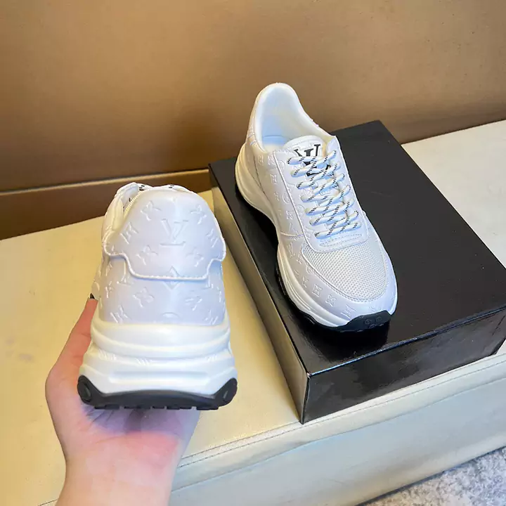 Vuitton スニーカー レザー