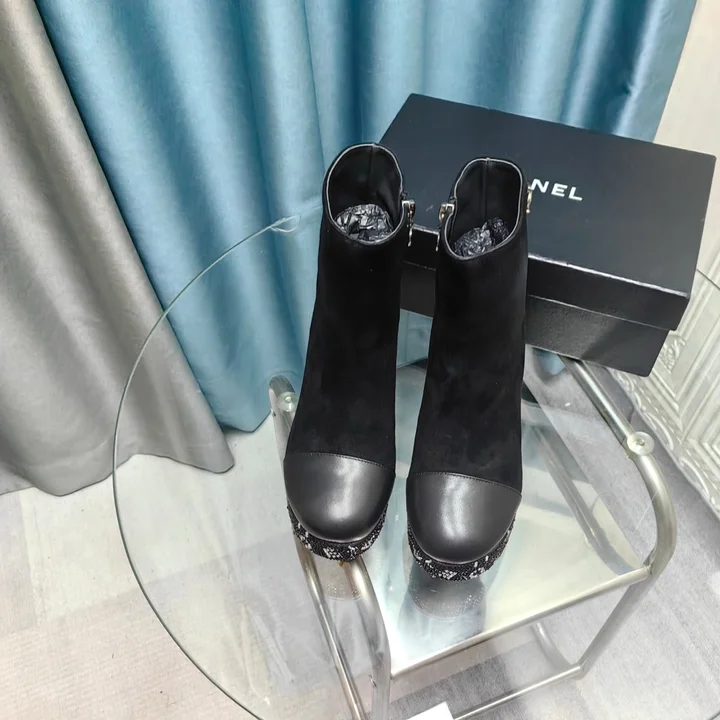 Chanel レザーパンプス
