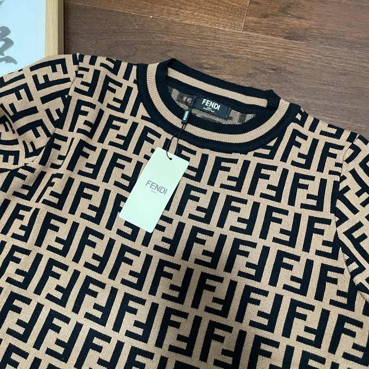 フェンディ クルーネック ニット