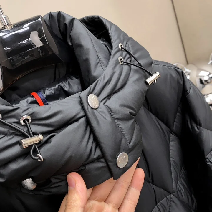 MONCLER ダウンジャケットブラック