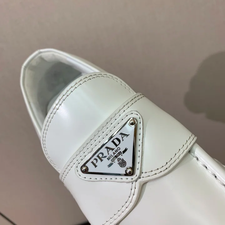 プラダ 厚底 レディース