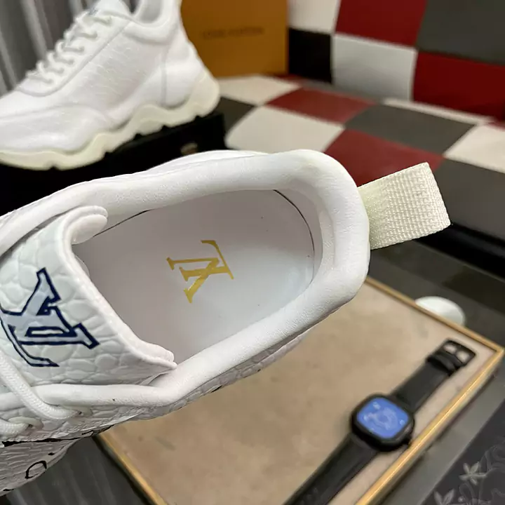 ブラック スニーカー LV