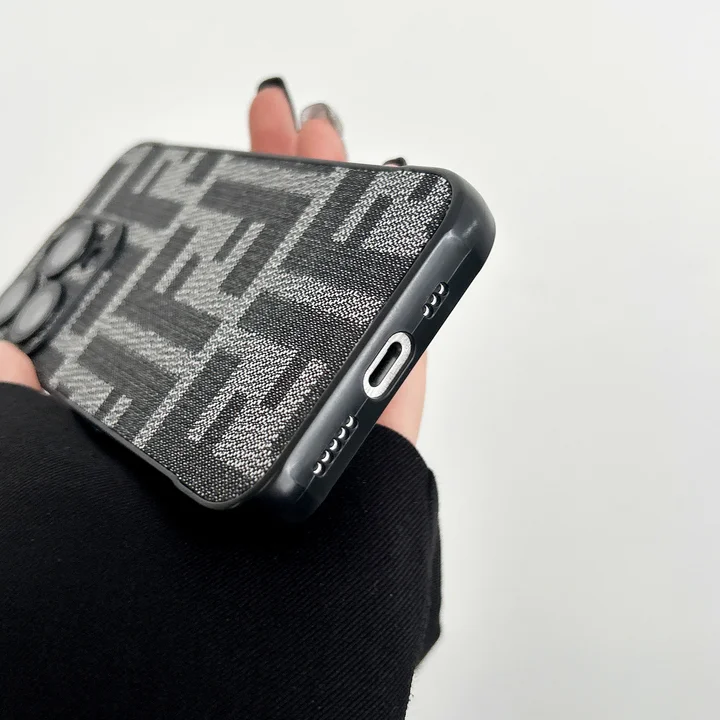 フェンディ iphone17カバー レンズフィルム保護 