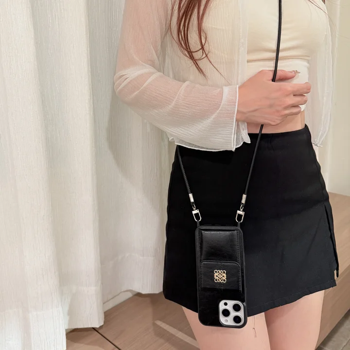 LOEWE iphone17proケース カード収納