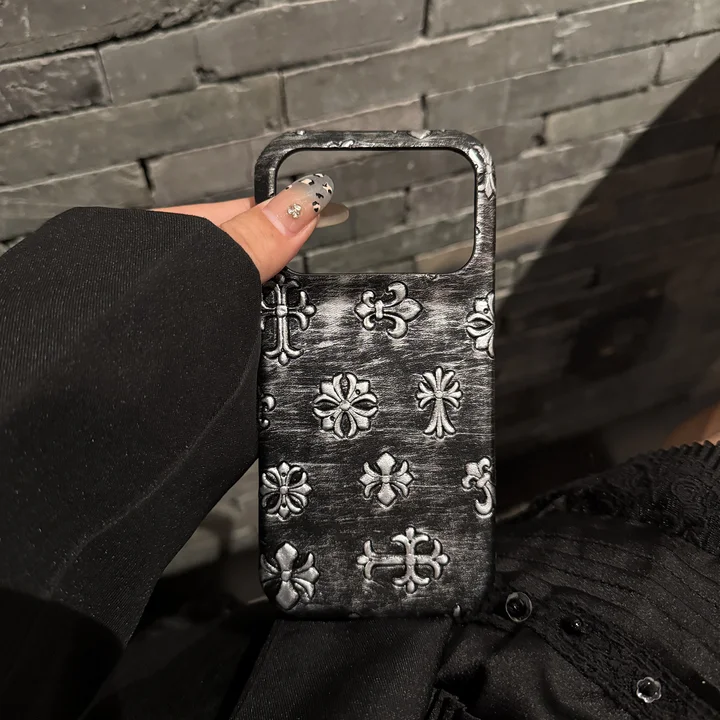 クロームハーツiphone17promaxケース 軽量 スリム