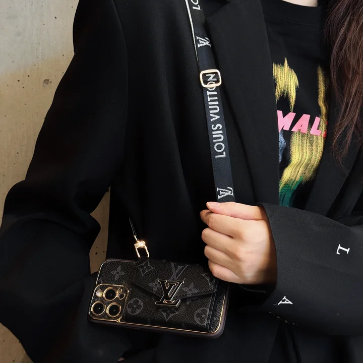 gucci iphone17 proケース落下防止ストラップ付き