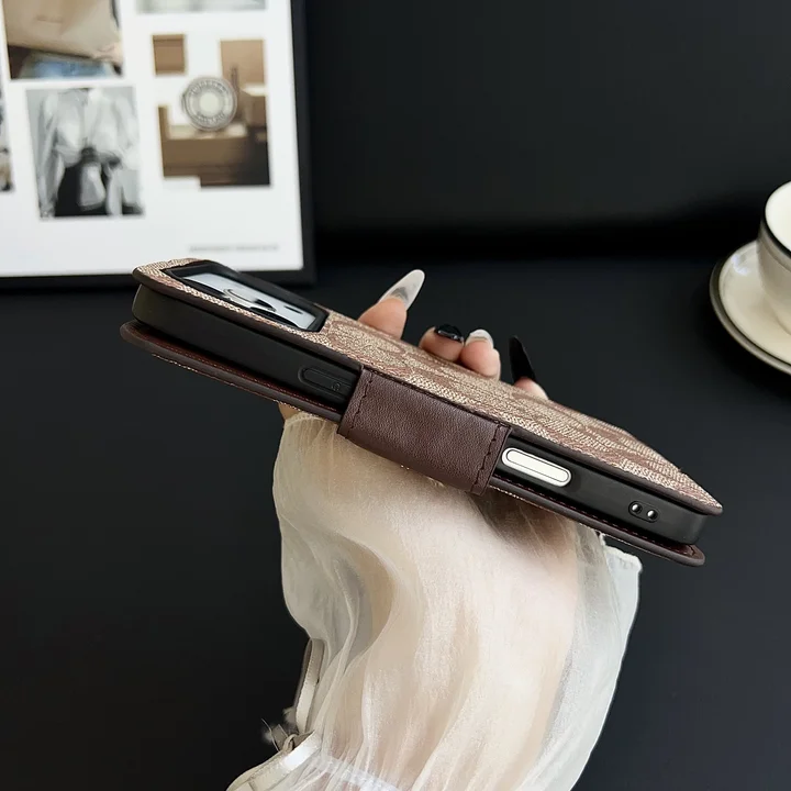 コーチiphone17ケース 女性 プレゼン
